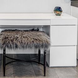 Fancy Makeup Vanity Table 