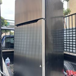 Isignia Fridge