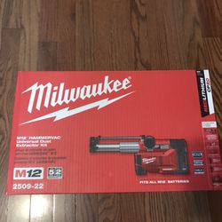 Milwaukee M12 Hammer vac universal dust Extractor Kit  $120