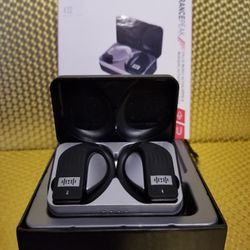 New Bluetooth/rechargeable/earpiece/ Headphones/earbuds/headset many styles available compatible with iPhone or android Bz9