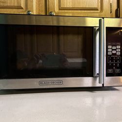 BLACK+DECKER EM031MB11 Digital Microwave Oven with Turntable Push-Button Door, Child Safety Lock, 1000W, 1.1cu.ft, Black & Stainless Steel, 1.1 Cu.ft