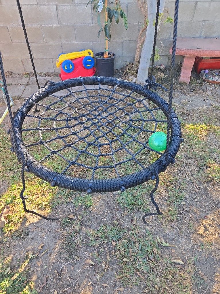 Large Swing.  Sturdy. Easy To Attach.