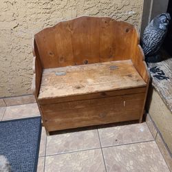 FREE Small Wood Stoage Bench For FREE 