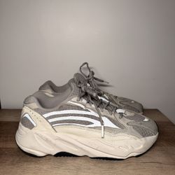 Yeezy 700 V2