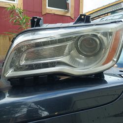 11-14 Chrysler 300 HEADLIGHT 