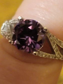 Beautiful Solid 925 Sterling Silver Ring With AAA 4 Ct purple Amethyst And White Topaz. Size 6. 
