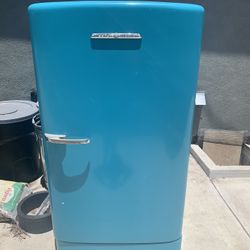 General Electric 1950’s Vintage Refridgerator And Freezer