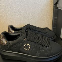 Tennis Para Mujaer Size 8 New $30