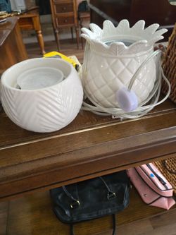 2 Yankee Candle Warmers