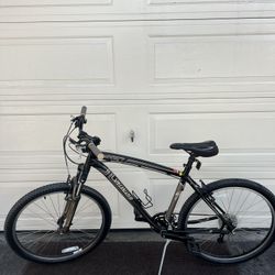 SPECIALIZED HARDROCK MOUNTAIN BIKE