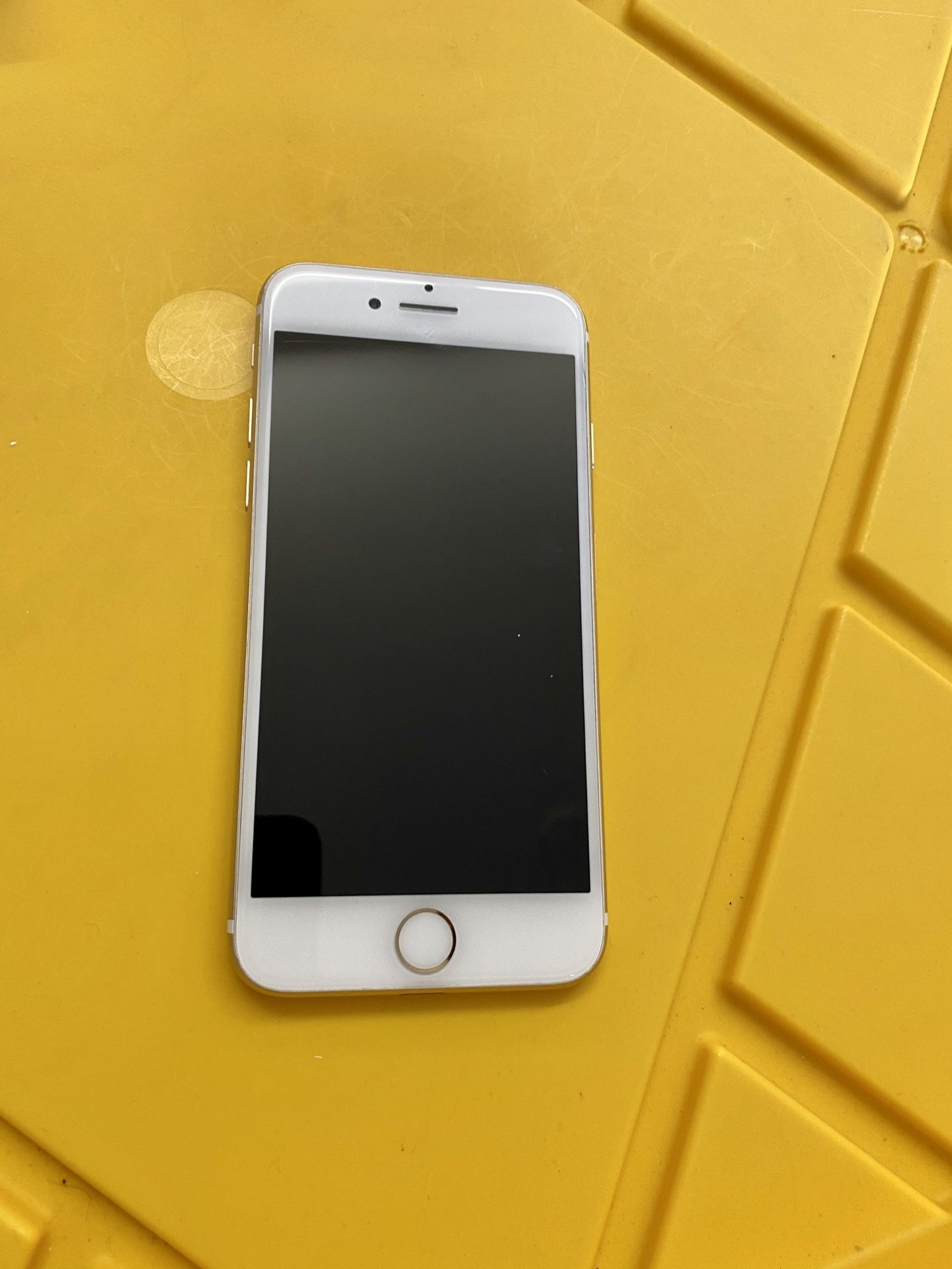 iPhone 7 128 GB silver factory unlocked any carrier