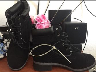 Brand new black boot (size 7) 💯💯😍😍😍😍