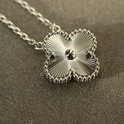 VCA White Gold Silver Necklace 
