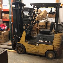 Forklift 3700 Pounds Caterpillar 