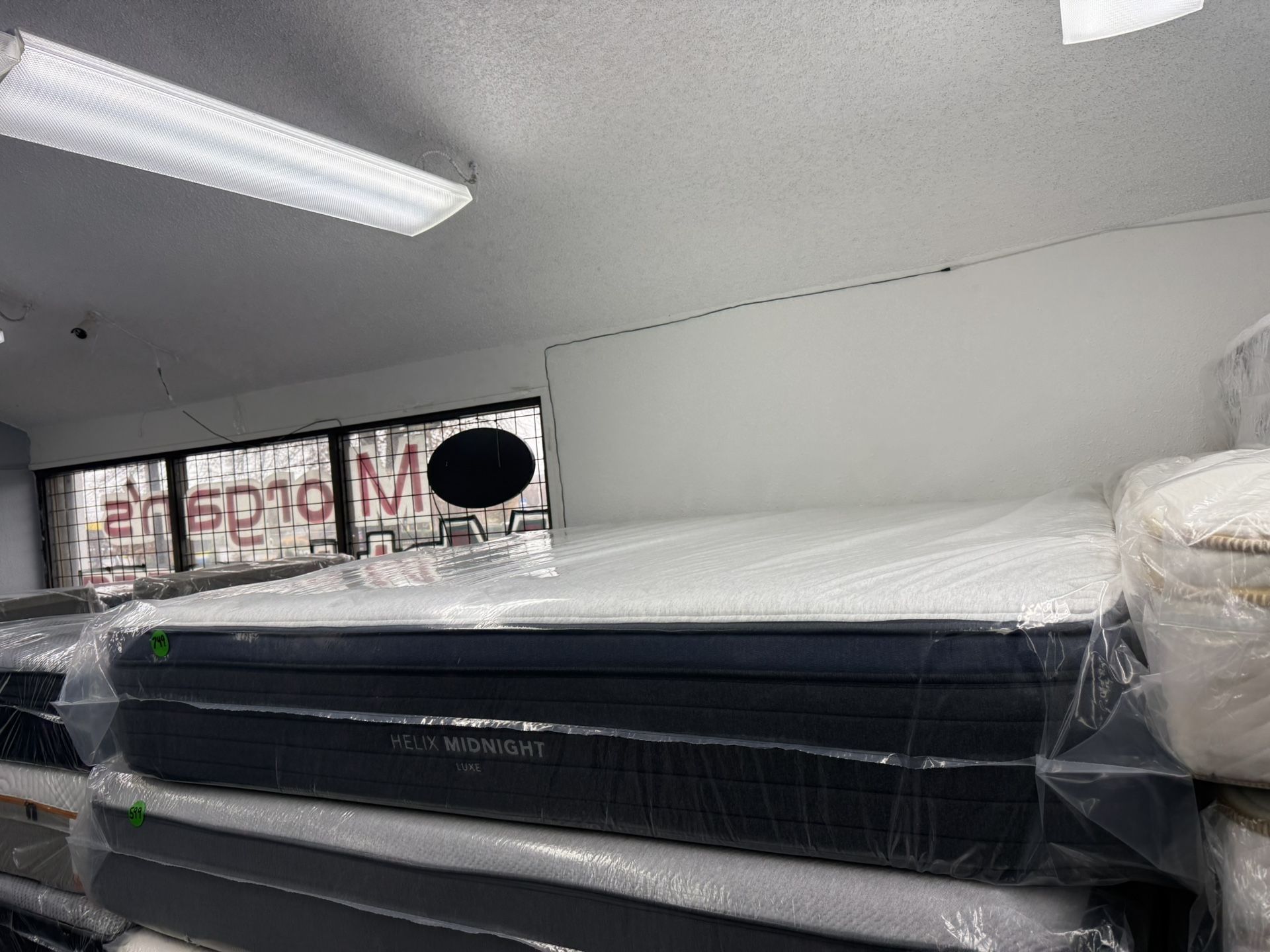 KING SIZE HELIX MIDNIGHT LUXE PILLOW TOP MATTRESS & BOX SPRINGS BED SET