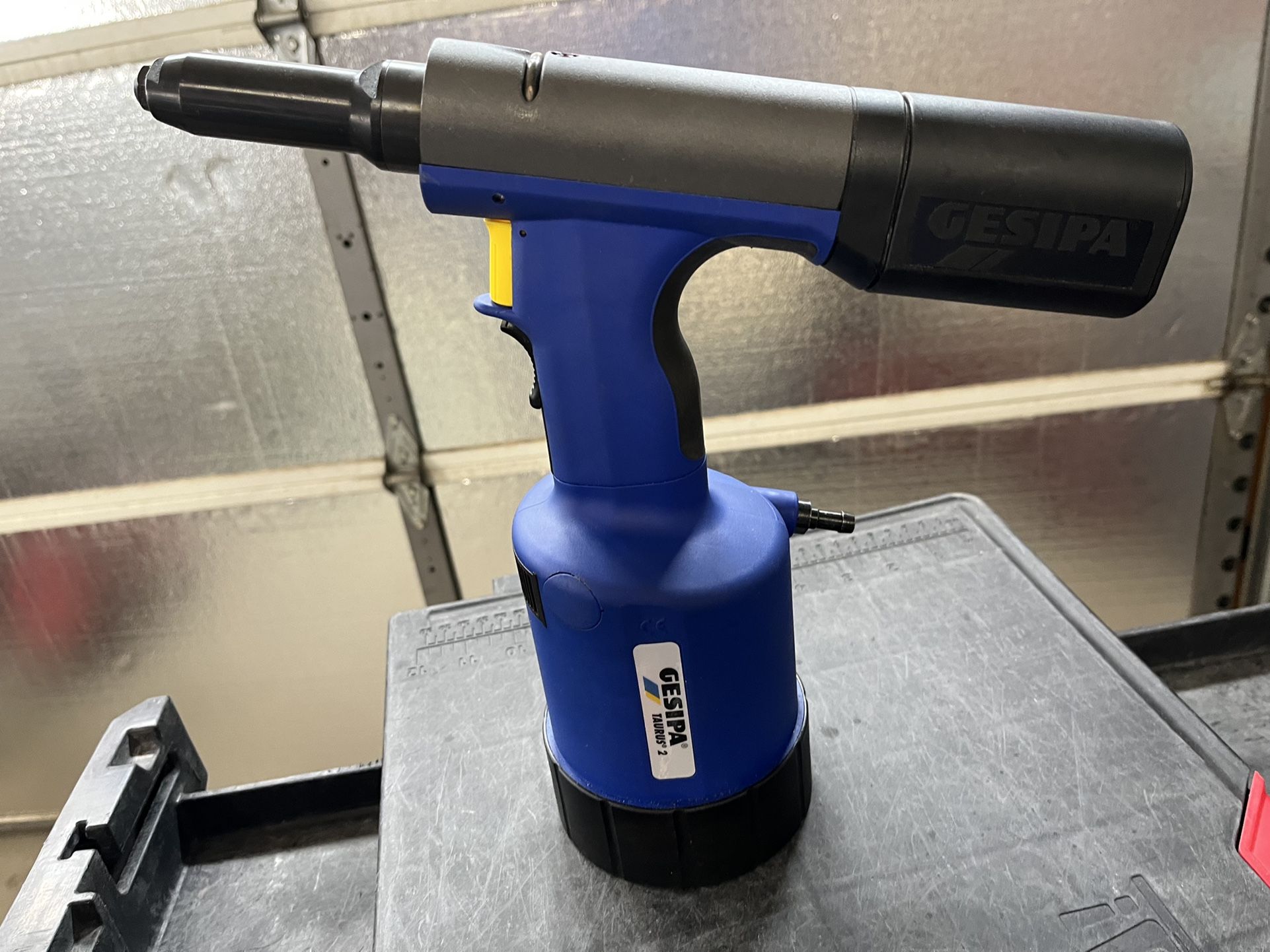 Gesipa Taurus 2 Pneumatic Riveter