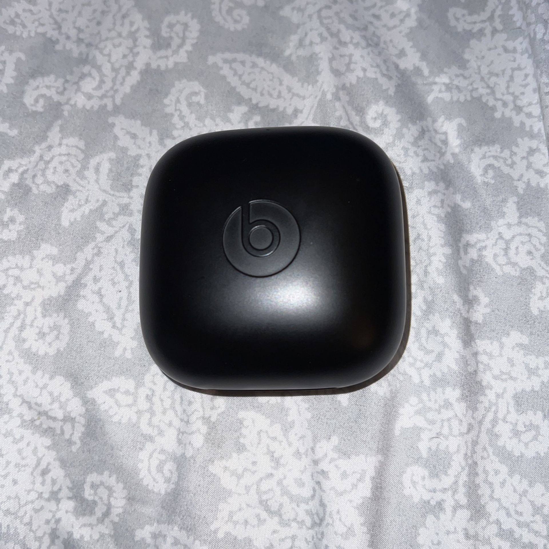 Powerbeats Pro Charging Case