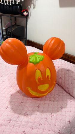 Disney light up pumpkin