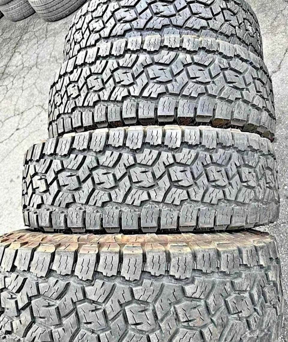 275 70 18 Toyo Tires Con 80% De Vida Las 4tires 🛻🛻🚘