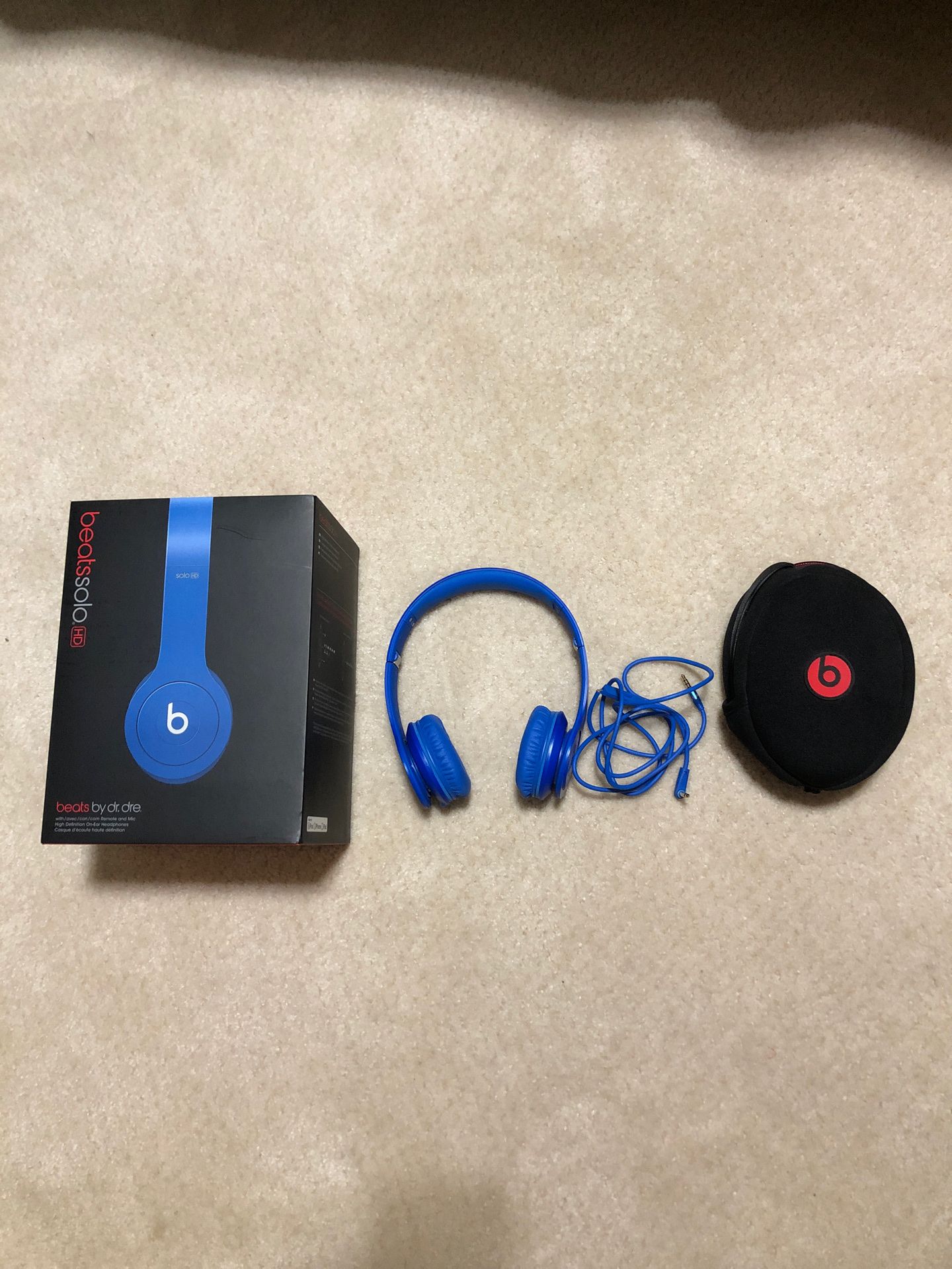 Beats Solo HD Headphones (READ DESCRIPTION)