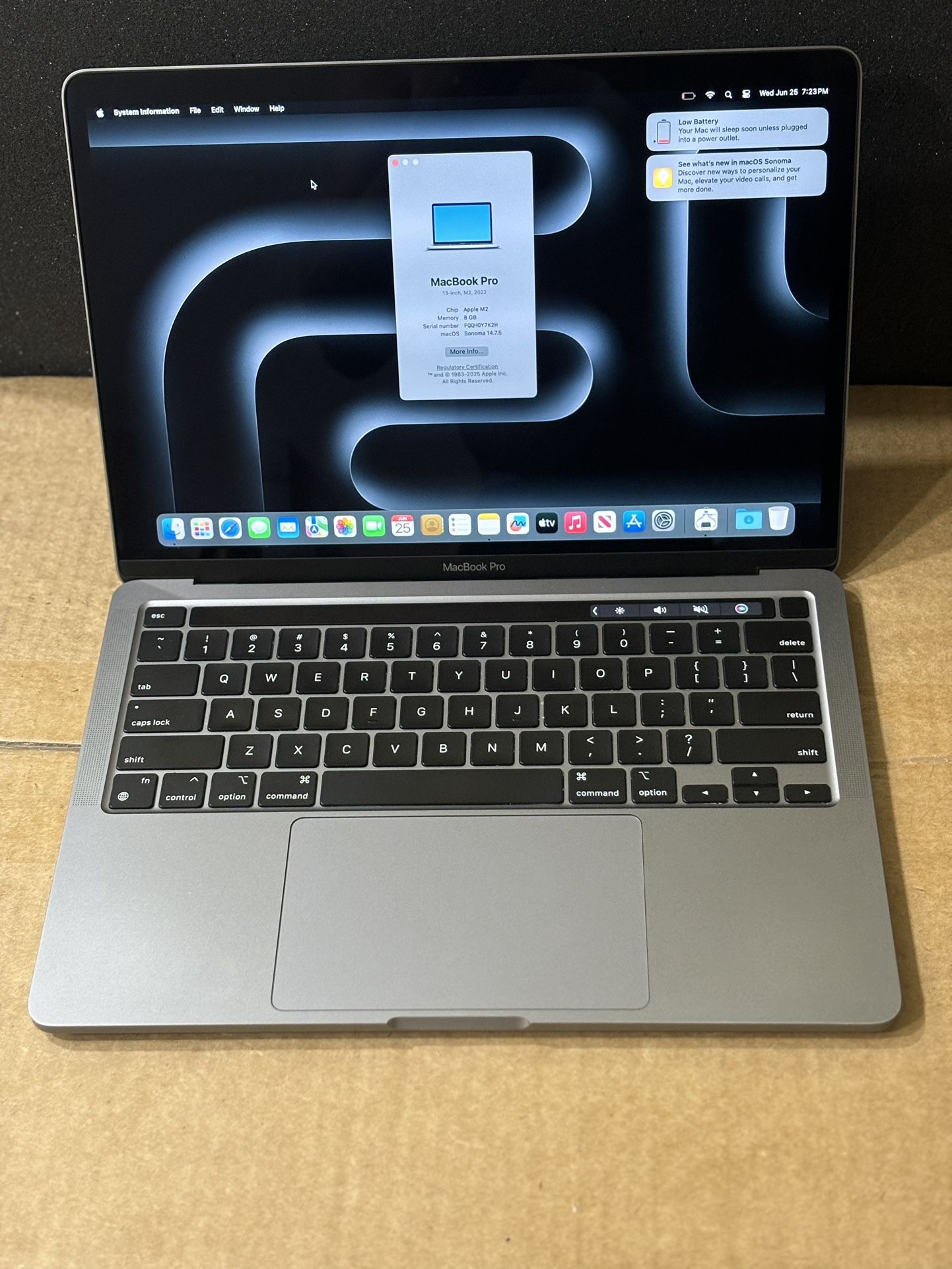 MacBook Pro 13 M2 2022 8gb/512 gb ssd space gray