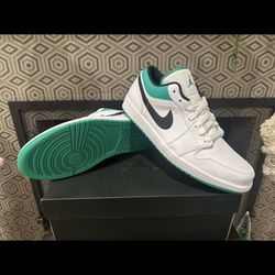 Jordan 1 Low “White Lucky Green Black”