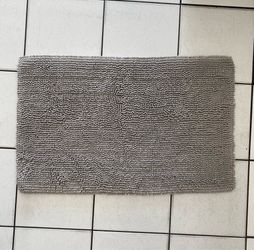 Brand New Chenille Plush Loop Bath Mat (36in x 21in)