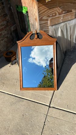 ETHAN ALLEN HEIRLOOM NUTMEG MAPLE BIRCH 24"W X 37"H PEDIMENT WALL MIRROR 10-5000