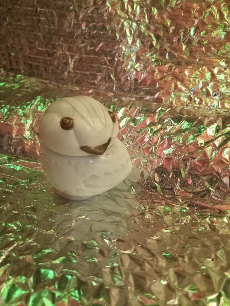 Avon Milk Glass Sonnet Cream Bird Sachet