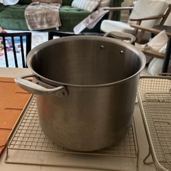 Kitchen set 12QT All clad Pot, Le Creuset Pancake Ladle, William Sonoma Baking Trays, Cutting Board, And Serving Platter