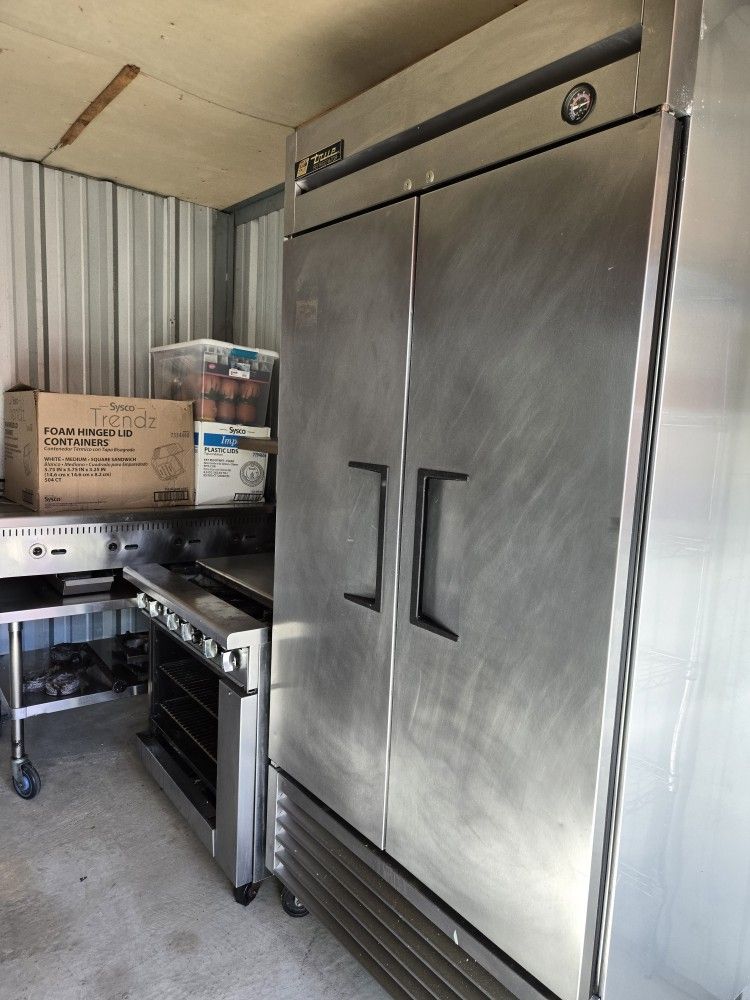 X2 Commercial Refrigerator ( TRUE) BRAND