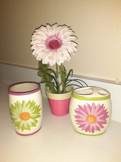 Bathroom Toothbrush Holder Cup/Vase & Flowers