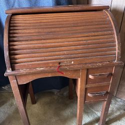 Vintage roll top desk $100 or best offer!!! 