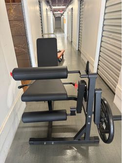 Leg Extension & Curl Machine