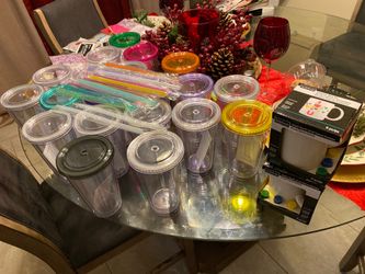 20 Tumblers with straw and extra 2 mugs!!