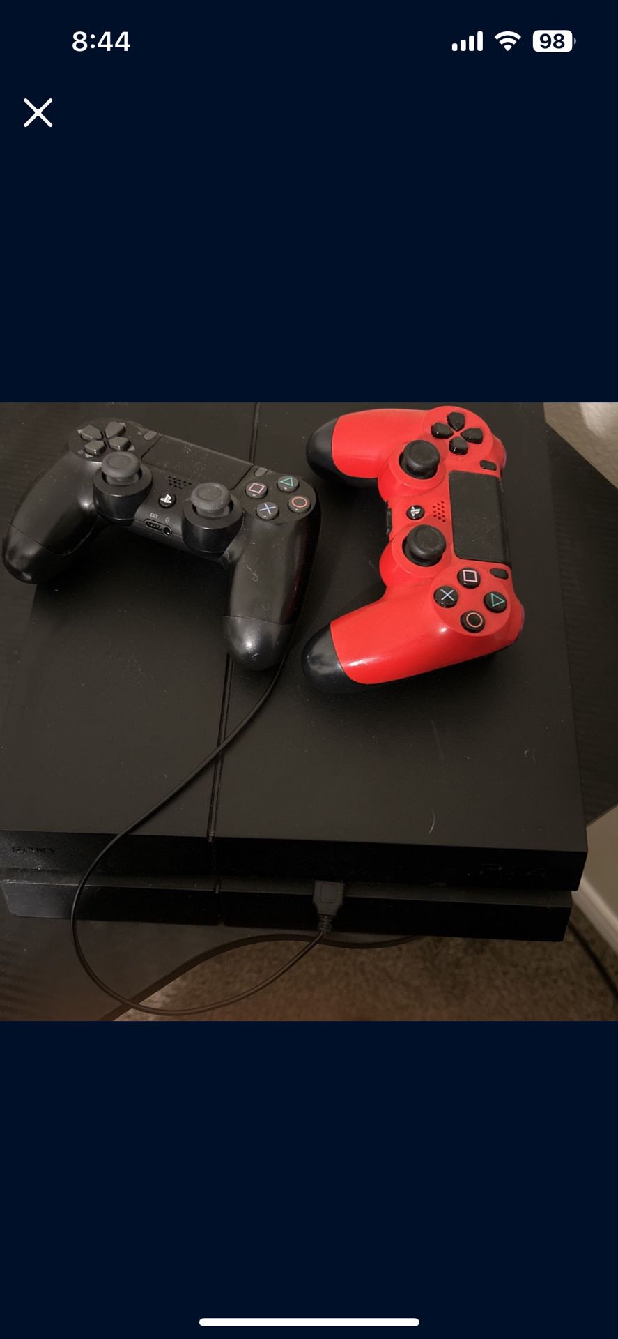PS4 + 2 Controllers 