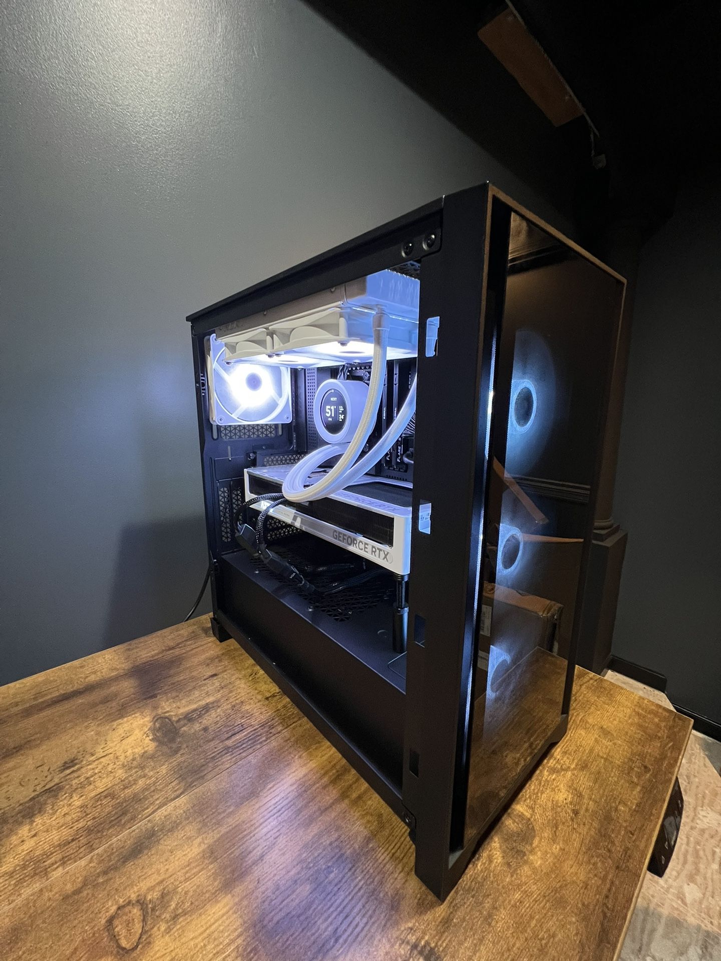 Gaming PC RTX 5070 | Ryzen 7 7700X |Black & White Themed Build