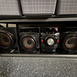 LG 700W stereo system