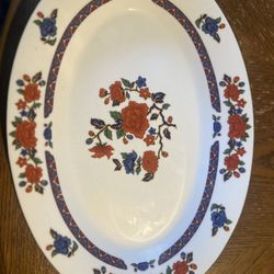 Vintage Crown Ming "Old Imari" fine china dinner plate or serving platter.