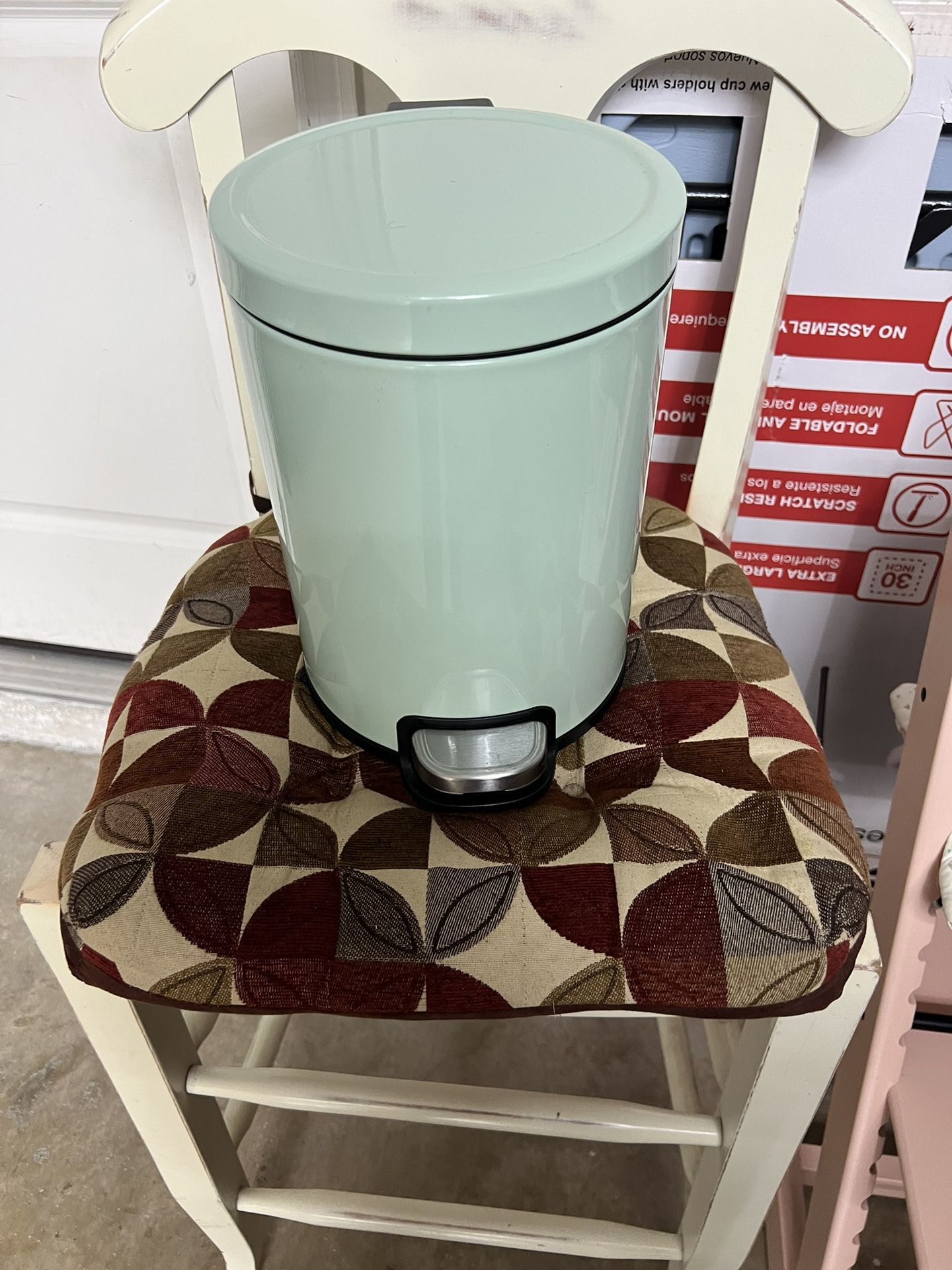 Small Pedestal Trash Can 