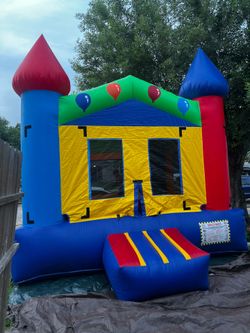 Brincolin/ bounce house