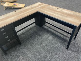 FREE - L shaped Desk