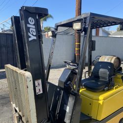 Forklift 