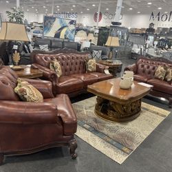 3 Piece Living room Set / Includes: Sofa, Loveseat and chair. 