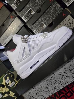 Sneakers 👟 Size 7 /8/8.5/11