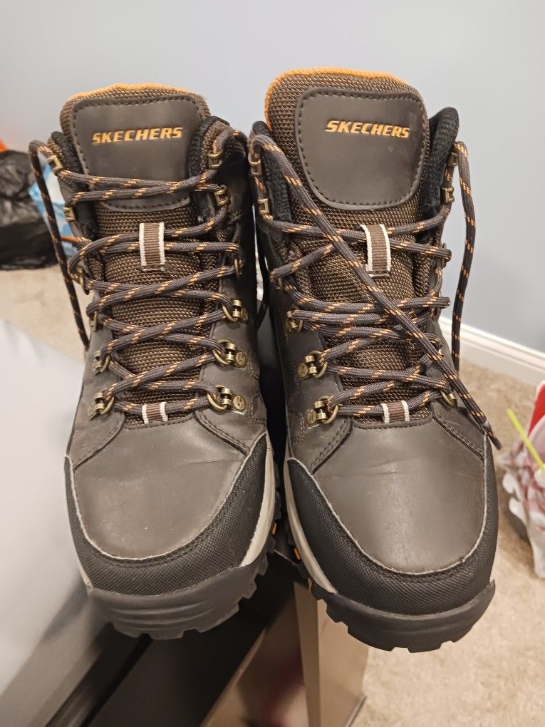 SKETCHES BOOTS FOR MEN & SIZE 7 .......😁😊😍