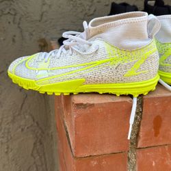 Nike Turf Shoes Size 3y