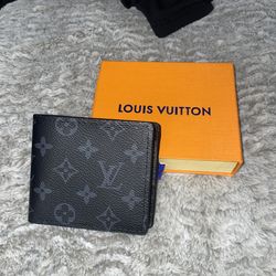 LV wallet (CHECK DISCRIPTION)