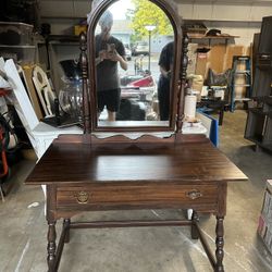Antique vanity With Mirror 