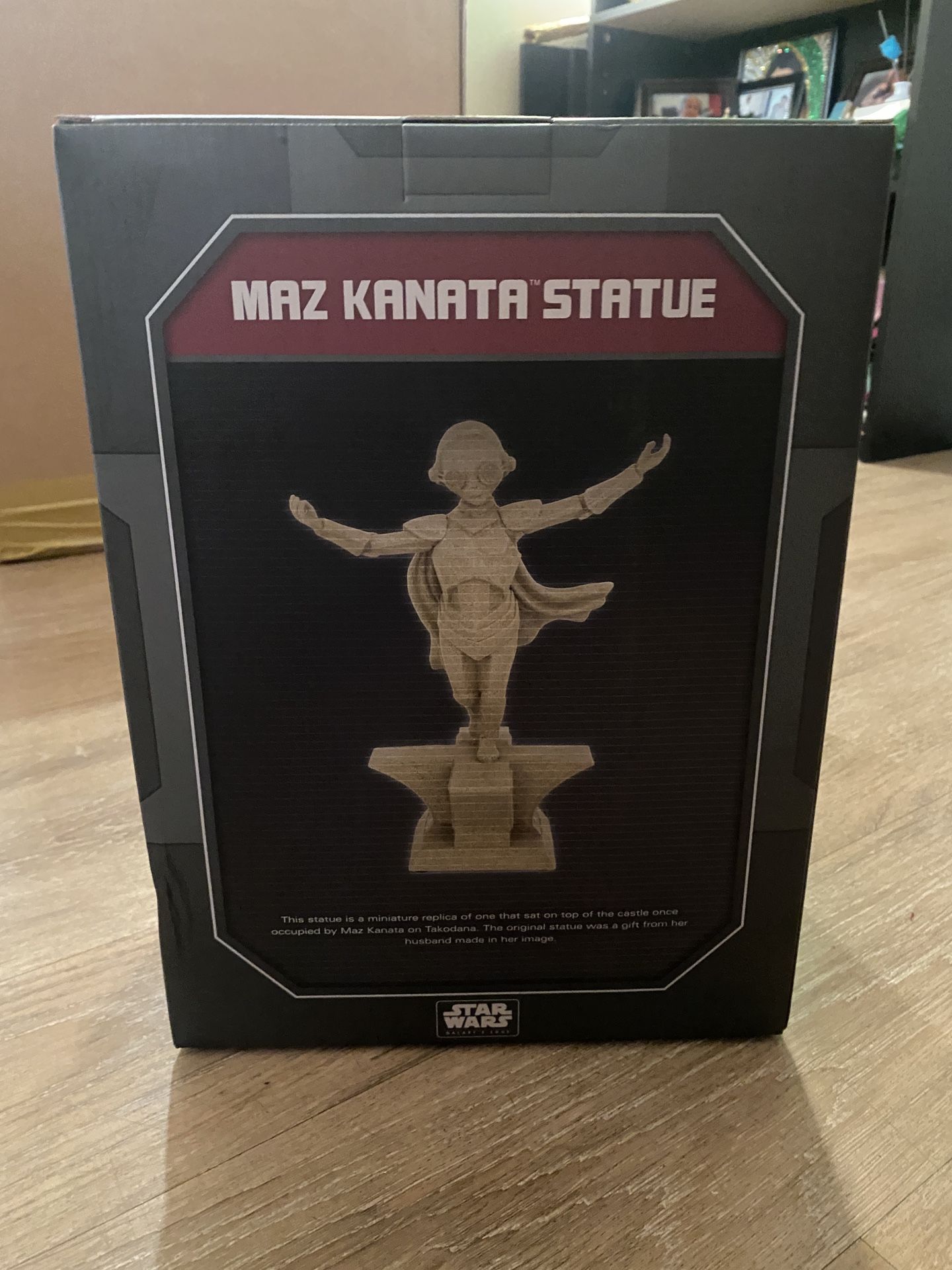 Maz Kanata Statue